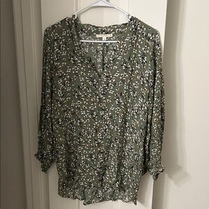 Fun 2 Fun Women's Green Patterned Top Size medium